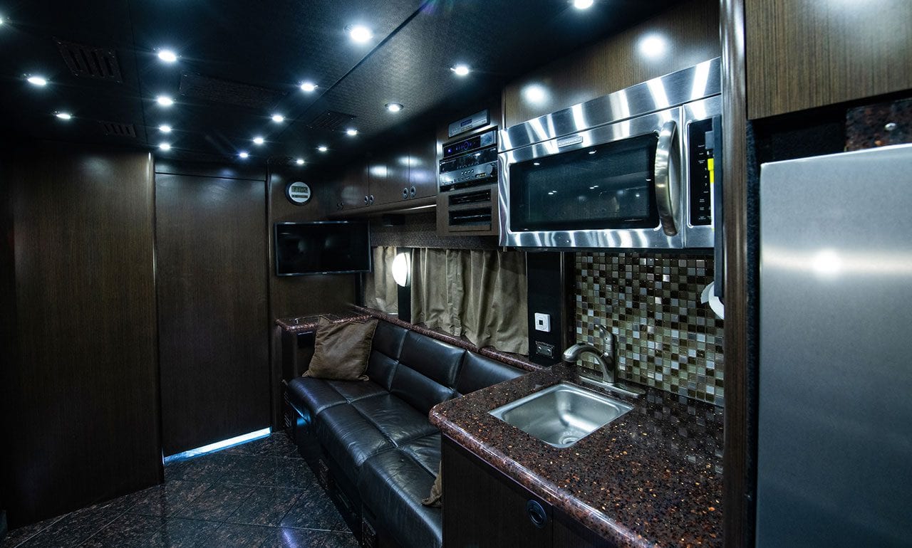 Blackjack | Entertainer Coach Leasing | 12 Bunk Single Slide Tour Bus
