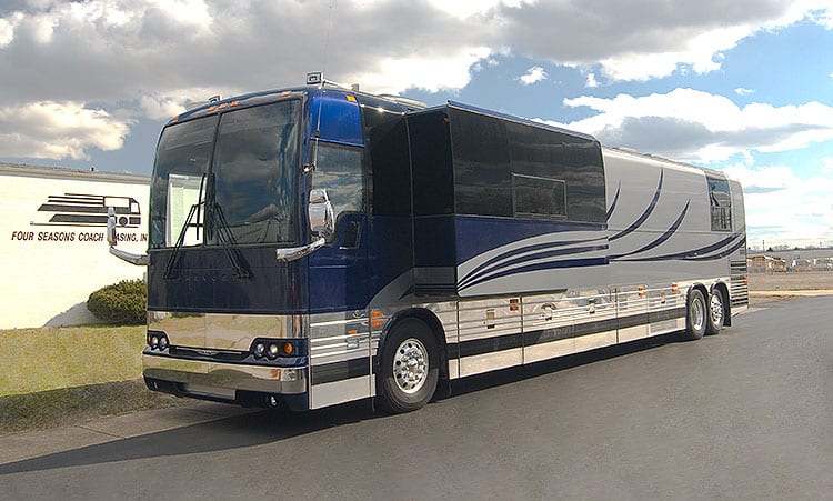Galaxy entertainer coach for lease Blubyu slide out entertainer coach