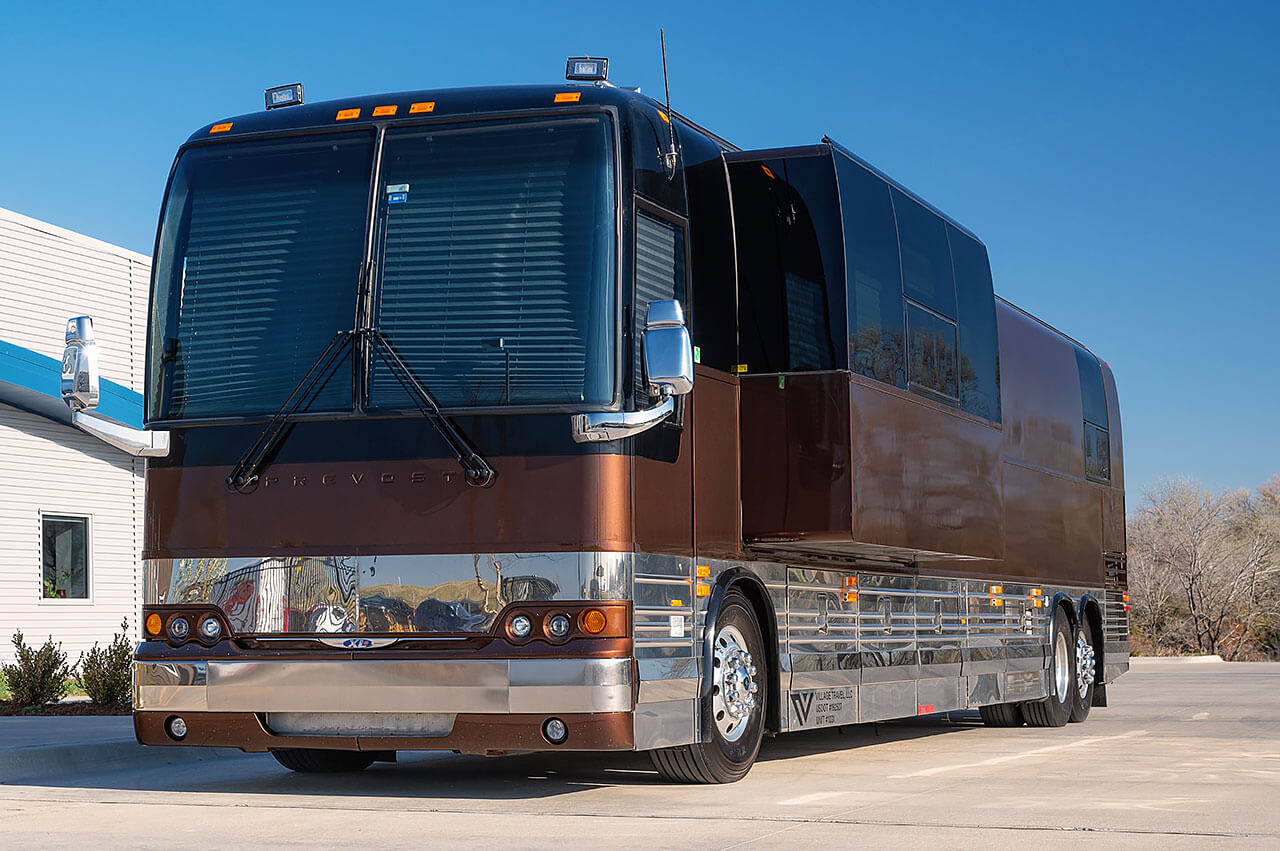 Deja Vu entertainer coach for lease Deja Vu Entertainer Coach