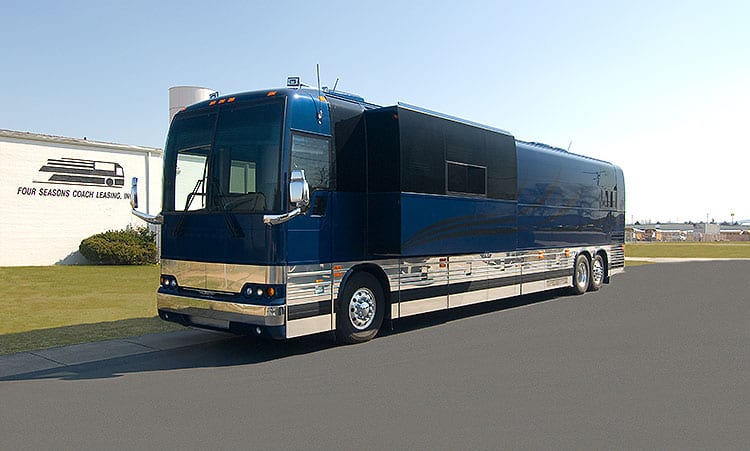 Deja Vu entertainer coach for lease Deja Vu slide out entertainer coach