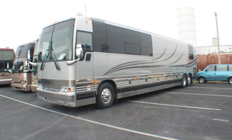 Desperado entertainer coach for lease Double D slide out entertainer coach