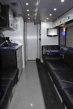 Hoot entertainer coach front lounge