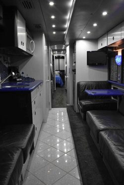 Hoot entertainer coach front lounge