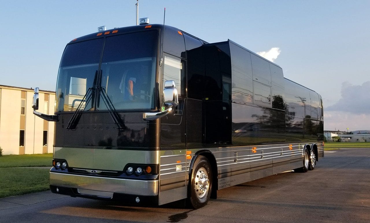 Paladin entertainer coach for lease Love Machine slide out entertainer coach
