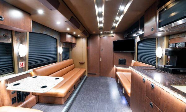 Pappa Entertainer Coach Front Lounge
