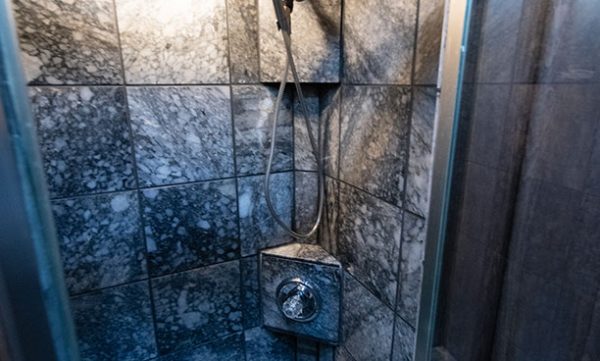 Wizard entertainer bus full shower