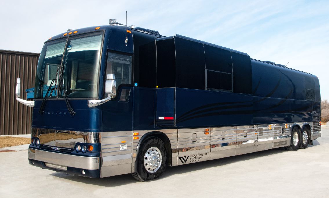 Deja Vu entertainer coach for lease Deja Vu Four Seasons coach leasing in Nashville, Tennessee