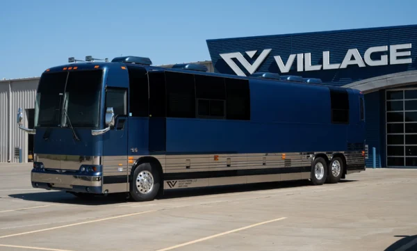 Toto Entertainer Tour Bus