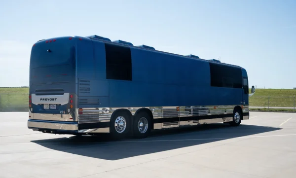 Toto Prevost Entertainer Coach