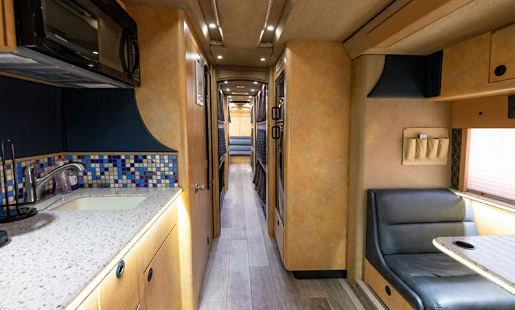 Entertainer coach leasing Entertainer coach leasing
