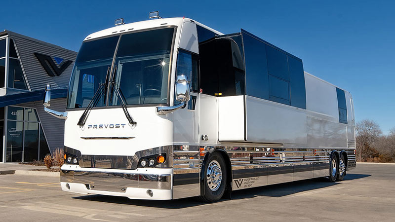 Entertainer coach leasing company