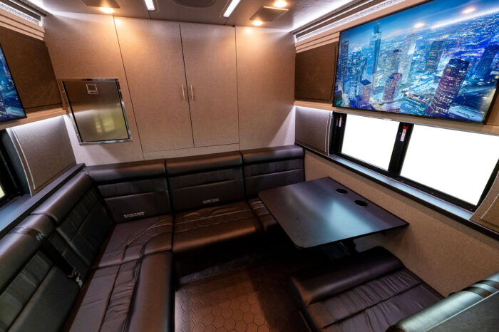 Back Lounge Tour Bus Twister