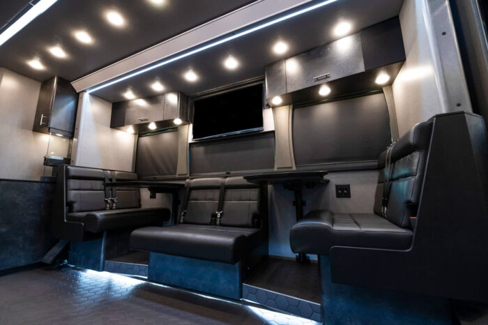 Entertaienr Coach Lounge Twister Entertaienr Coach Lounge Twister