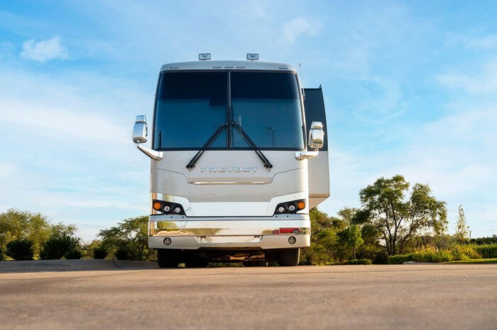 Entertainer Coach For Lease Twister