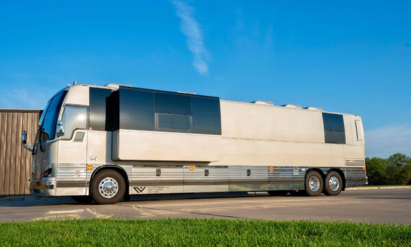 Entertainer Coach Twister