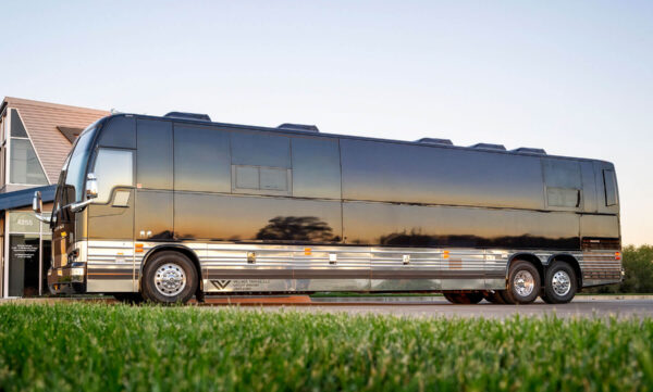 Midnight Entertainer Coach