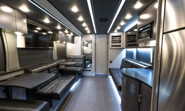 Thunder Entertainer Coach Lounge