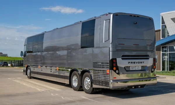 Thunder Entertainer Coach Rear