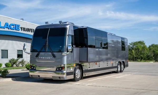 Thunder Entertainer Coach Slide
