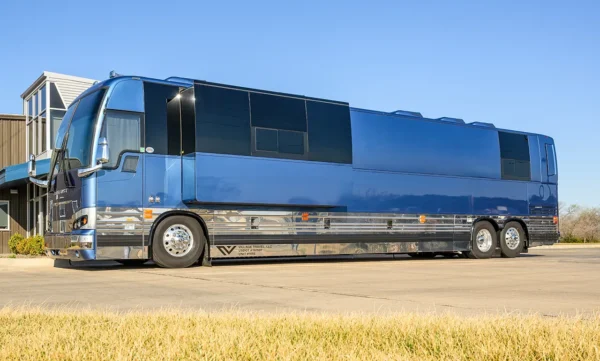 Atlas Entertainer Coach Exterior