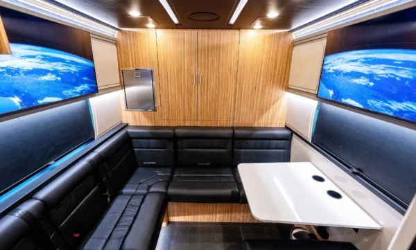 Outlaw Entertainer Coach Back Lounge