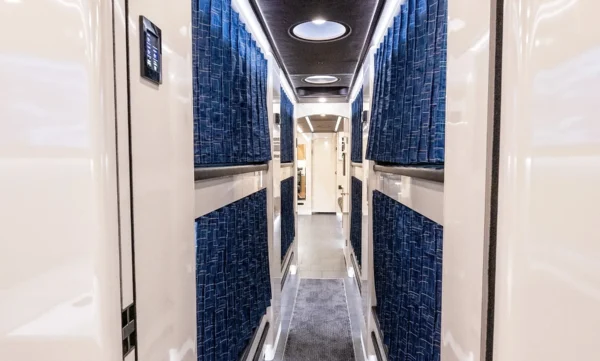 Outlaw Entertainer Coach Bunks