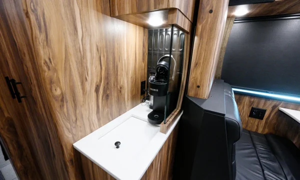 Storm Entertainer Coach Coffee Maker