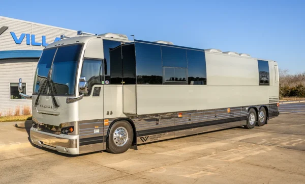 Storm Entertainer Coach Exterior