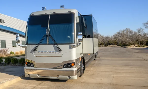 Storm Entertainer Coach Front End