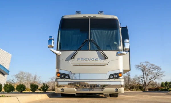 Storm Entertainer Coach Prevost